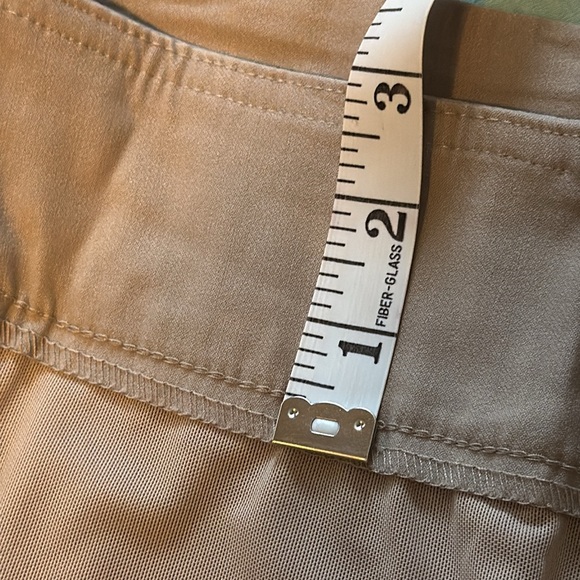 Kim Rogers Tummy control stretch beige Bermuda shorts size 16 NWOT, pull-on - Picture 9 of 12
